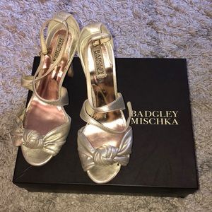 Badgley Mischka Metallic Gold Knot Peep Toe Pumps